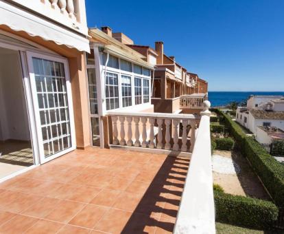 Foto de las instalaciones de este apartamento con vistas al mar.