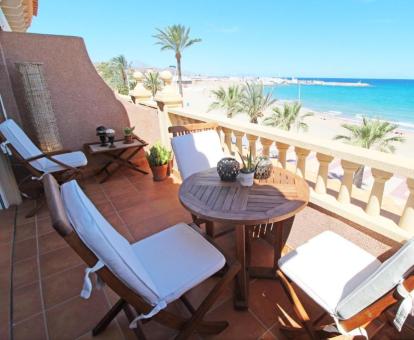 Foto de las instalaciones de este apartamento con vistas al mar.