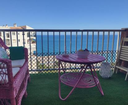 Foto de las instalaciones de este apartamento con vistas al mar.