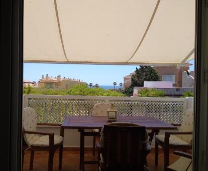 Foto de la terraza con vistas al mar de uno de los apartamentos.