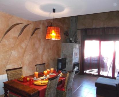 Foto del interior de este acogedor dúplex adosado con piscina comunitaria.