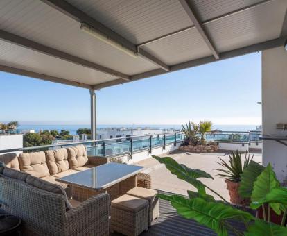 Foto de las instalaciones de este hotel con vistas al mar.