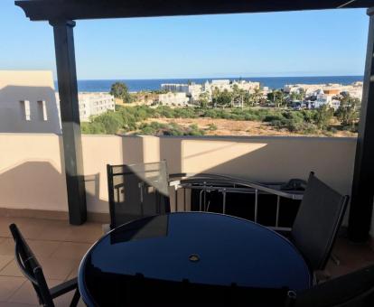 Foto de las instalaciones de este hotel con vistas al mar.