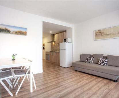 Foto de las instalaciones de este hotel con vistas al mar.