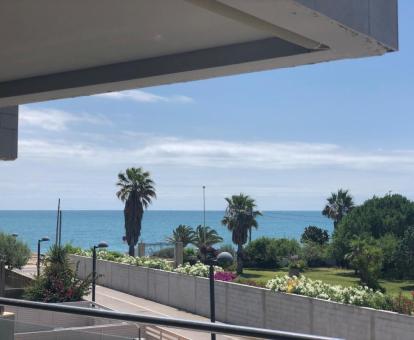 Foto de las instalaciones de este apartamento con vistas al mar.