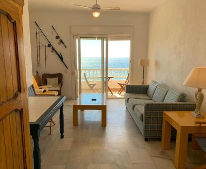 Foto de las instalaciones de este hotel con vistas al mar.