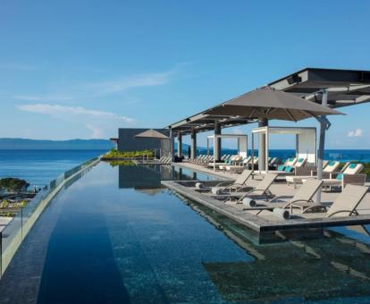 Foto de una de las espectaculares piscinas al aire libre de este maravilloso hotel todo incluido.