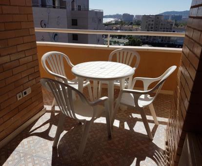 Foto de las instalaciones de este apartamento con vistas al mar.