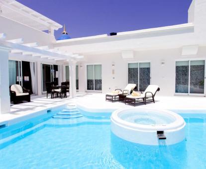 Foto de la piscina al aire libre disponible todo el año de este fabuloso alojamiento.