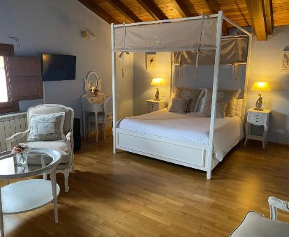 Una de las románticas habitaciones de este hotel ideal para parejas.