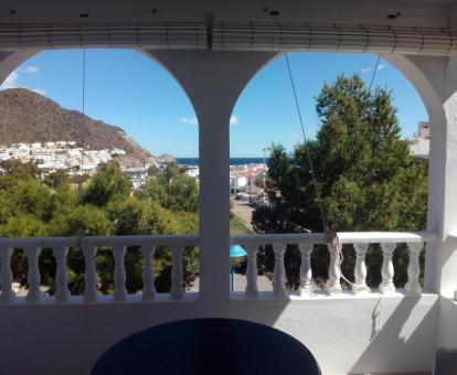 Foto de las instalaciones de este hotel con vistas al mar.