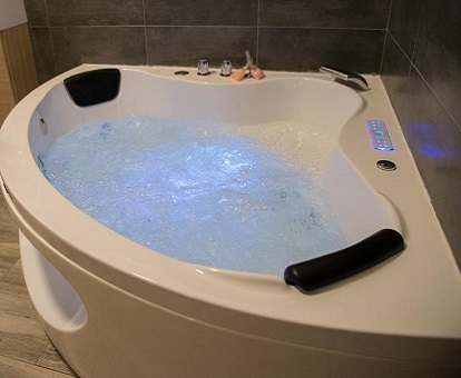 Foto de la bañera de hidromasaje en la habitacion Doble de Luxe con bañera 