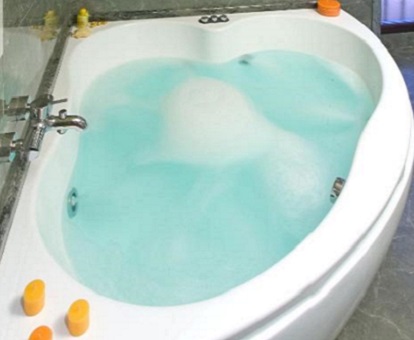 Foto de la bañera de hidromasaje en las habitaciones Doble Superior y Doble Deluxe