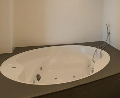 Foto de la bañera de hidromasaje circular de la Habitación doble Deluxe