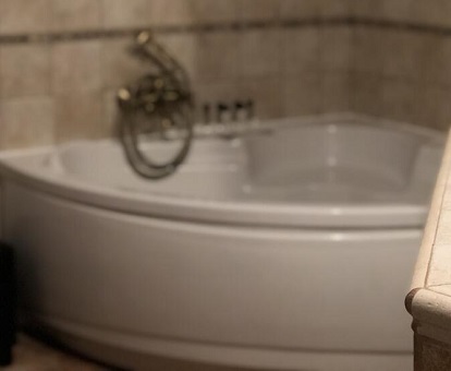 Fotografía de la bañera de hidromasaje en la suite