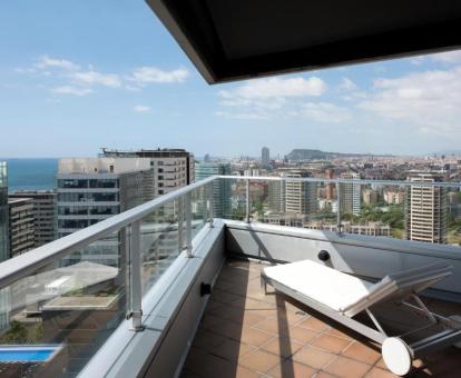 Foto de las instalaciones de este hotel con vistas al mar.