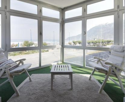 Foto de las instalaciones de este hotel con vistas al mar.