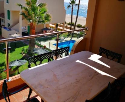 Foto de las instalaciones de este apartamento con vistas al mar.