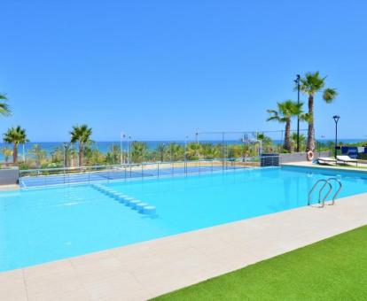 Foto de las instalaciones de este apartamento con vistas al mar.