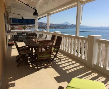 Foto de las instalaciones de este apartamento con vistas al mar.