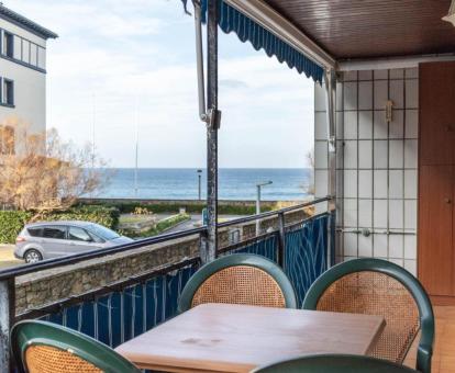 Foto de las instalaciones de este hotel con vistas al mar.