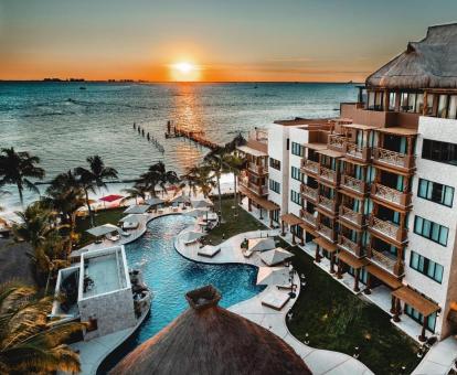 Foto de las instalaciones de este hotel frente al mar.