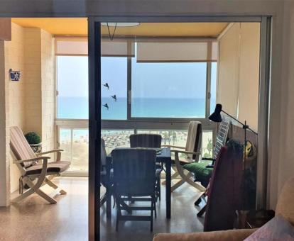 Foto de las instalaciones de este apartamento con vistas al mar.