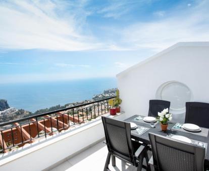 Foto de las instalaciones de este apartamento con vistas al mar.