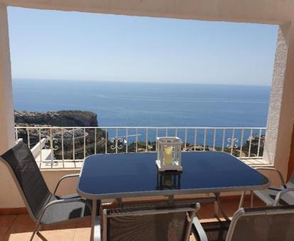 Foto de las instalaciones de este apartamento con vistas al mar.