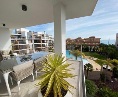 Foto de las instalaciones de este hotel con vistas al mar.