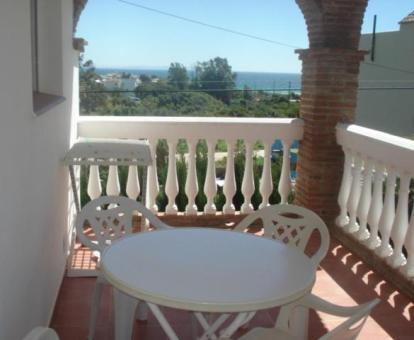 Foto de la terraza con vistas al mar de uno de los apartamentos.