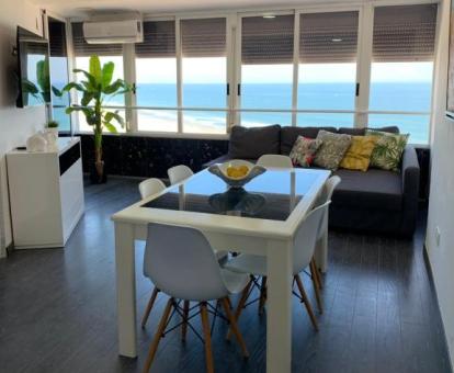 Foto de las instalaciones de este apartamento con vistas al mar.