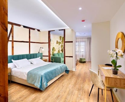 Una de las amplias habitaciones de este coqueto hotel ideal para parejas.