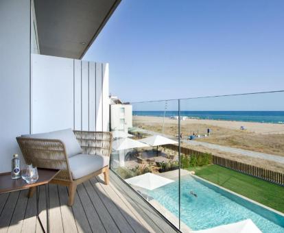 Foto de las instalaciones de este hotel con vistas al mar.