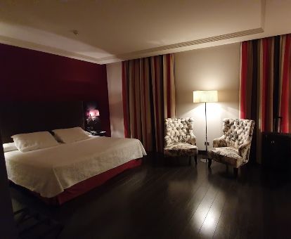 Una de las elegantes habitaciones dobles de este maravilloso hotel solo para adultos.