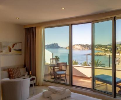 Foto de las instalaciones de este hotel con vistas al mar.