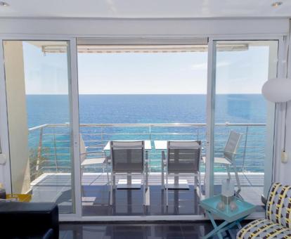 Foto de las instalaciones de este hotel con vistas al mar.