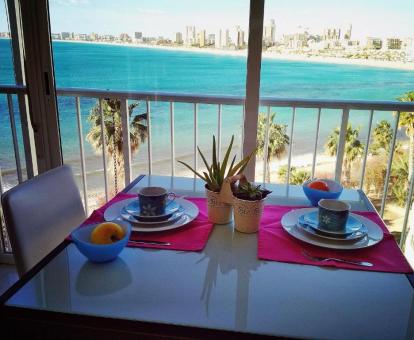 Foto de las instalaciones de este apartamento con vistas al mar.