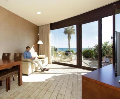 Foto de las instalaciones de este apartamento con vistas al mar.