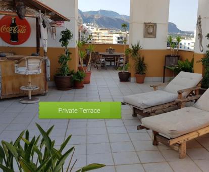 Foto de las instalaciones de este hotel con vistas al mar.