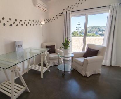 Foto de las instalaciones de este hotel con vistas al mar.