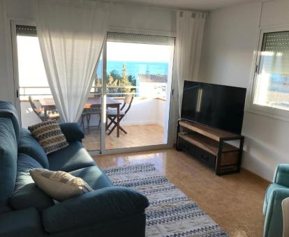 Foto de las instalaciones de este hotel con vistas al mar.