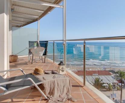 Foto de las instalaciones de este hotel con vistas al mar.