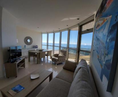 Foto de las instalaciones de este apartamento con vistas al mar.