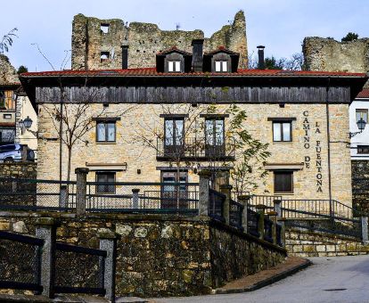 Hermoso edificio rural de este acogedor hotel ideal para estancias en pareja.