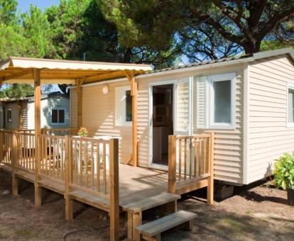 Foto de las instalaciones de este hotel con vistas al mar.