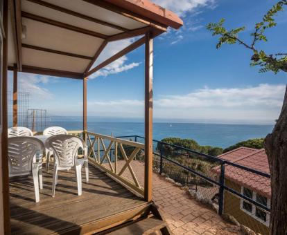 Foto de las instalaciones de este hotel con vistas al mar.