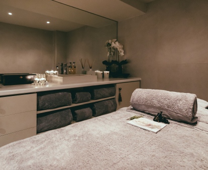 Foto de la sala de masajes y tratamientos del spa.