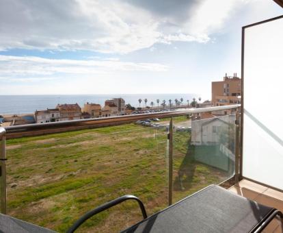 Foto de las instalaciones de este hotel con vistas al mar.