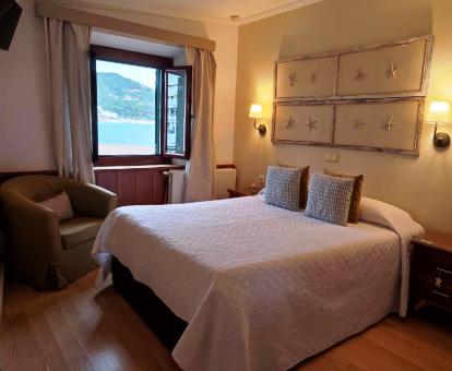 Foto de las instalaciones de este hotel con vistas al mar.